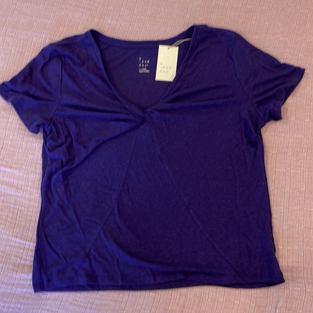 NWT Navy blue slub v-neck
